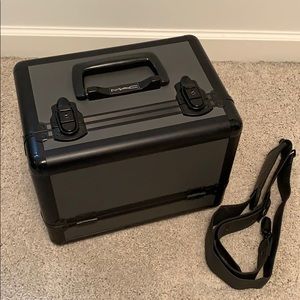 Like New - MAC Cosmetics Case